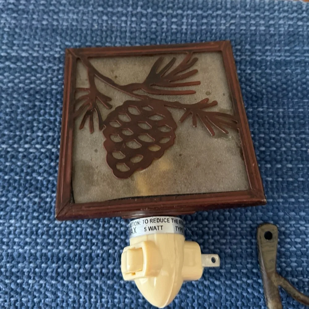 🔴NEW🔴, Beautiful Brown Iron Pine Cone Bathroom Fixtures,Set of 4